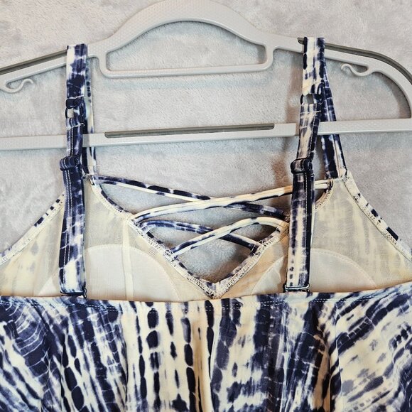 Torrid Swim top Womens 10 (00) Blue Whit tie dye strappy built in bra sexy casua - Picture 11 of 12